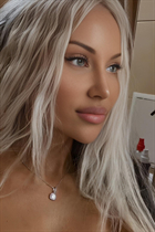 valencia mariée eleonora avec Blond cheveux, âge 46 photo-26