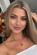 stone mountain bride anna with Light Brown hair age 31 photo-65