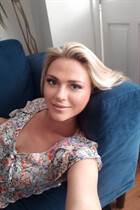 hull bride daina with Blonde hair age 42 photo-22