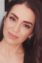 Fille de budapest inna aux cheveux Chatain clairs, age 45