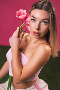 Beautiful woman of Ukraine olena from kyiv with Blonde hair age 30