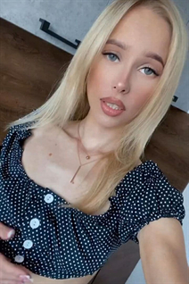 Girl in Ukraine julia from kharkov with Blonde hair age 29