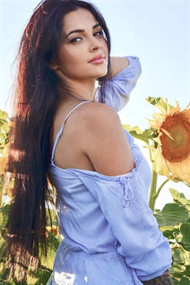 Beauté ukrainienne anastasiia de dnepr avec Noirs cheveux, âge 29