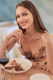 Esposa de Ucrania anastasia de kiev con pelo Marrón claro y edad 30