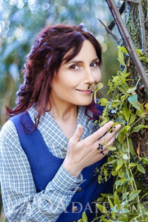 Date Ukrainian women elena from kherson with Dark Brown hair age 53