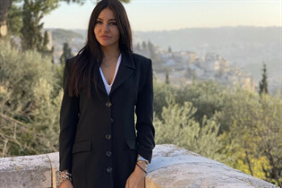 quebec bride nataly with Dark Brown hair age 37 photo-50