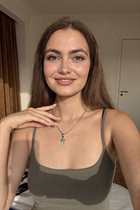 bath bride yullia with Light Brown hair age 34 photo-12