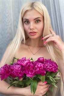 Ukrainian bride anna from kyiv with Blonde hair age 35