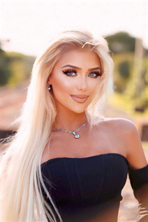 Brazilian bride flavia from sao paulo with Blonde hair 27 years old