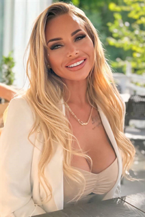 Femme parfaite violetta de olawa avec Blond cheveux, âge 38