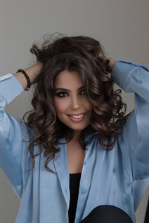 Ukrainian lady yelyzaveta from kyiv with Dark Brown hair age 22