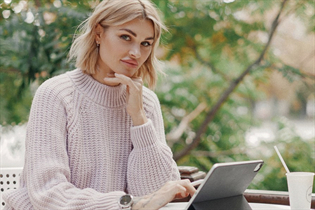 Femmes slaves elena de kropivnitskiy avec Blond cheveux, âge 38 photo-1