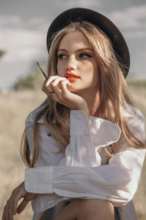 Date Ukrainian women alina from lviv with Blonde hair age 20 photo-8