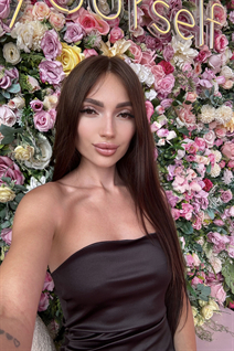 Ukrainian mail order bride anna from kyiv with Dark Brown hair age 27