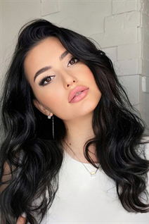 Fille ukrainienne julia de kharkov avec Brunette cheveux, âge 26