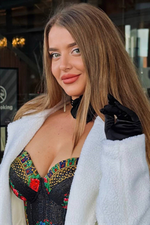 Girl from toronto diana with Light Brown hair age 25