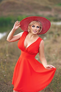 Chica ucraniana larisa de kharkiv con pelo Rubio y edad 54