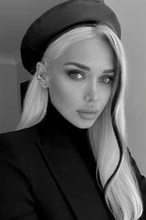 Esposa ucraniana elena de rivne con pelo Rubio y edad 36