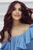 Femme parfaite olesya de paris avec Chatain clairs cheveux, âge 19 photo-13