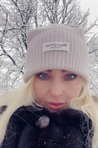 Bride from vienna olena with Blonde hair age 50 photo-7