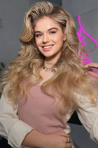 Belle femme ukrainienne célibataire kateryna de kiev avec Chatain clairs cheveux, âge 19 photo-1