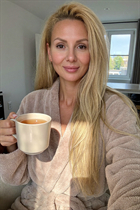 Dating a german woman olena from baden-baden with Blonde hair 45 years old photo-3