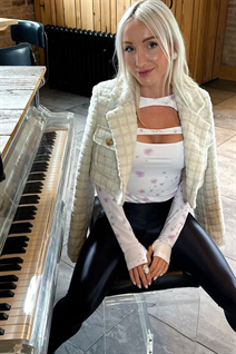 Gorgeous Ukrainian woman kateryna from kiev with Blonde hair age 32