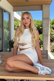 Ukrainian woman alena from dnipro with Blonde hair age 33