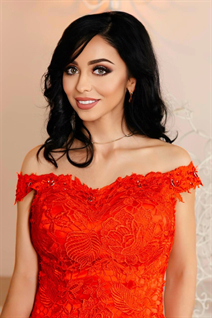 Ukrainian mail order bride natalia from kyiv with Black hair age 40