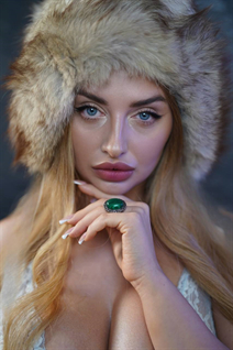 Jolie femme ukrainienne viktoria de kharkov avec Chatain clairs cheveux, âge 25