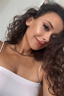 wroclaw bride yana with Light Brown hair age 28