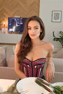 Beautiful german woman yevheniia from nuremberg with Light Brown hair 25 years old