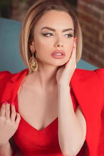 Belle mariée ukrainienne zoryana de lviv avec Brunette cheveux, âge 40