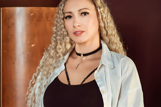 Jolie fille lyudmila de warsaw avec Chatain clairs cheveux, âge 43 photo-20