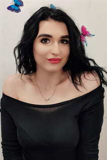 Ukranian beauty karina from vinnitsa with Black hair age 21