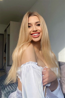 Belle mariée ukrainienne michaella de vancouver avec Blond cheveux, âge 24