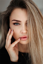 Chica ucraniana bonita olha de kharkiv con pelo Marrón claro y edad 36 photo-3