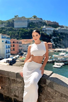 Girl from new york era with Dark Brown hair age 22 photo-1