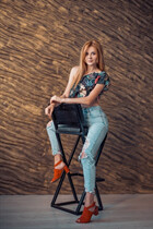 Dama de Ucrania yuliya de nikolaev con pelo Marrón claro y edad 33 photo-1