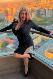Conocer a chica ucraniana albina de kyiv con pelo Rubio y edad 30