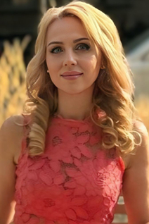 Date ukrainian tatiana from dnepr with Blonde hair age 51