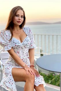 Beautiful ukrainian bride alina from kharkov with Dark Brown hair age 29