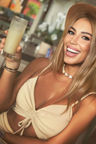 Mariée de saint martin dina avec Chatain clairs cheveux, âge 36 photo-1