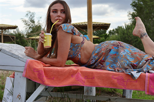 Dating ukrainian girl alyona from kharkov with Blonde hair age 46 photo-21