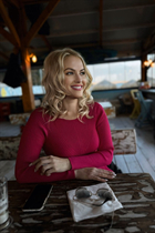 zagreb bride viktoria with Blonde hair age 38 photo-11