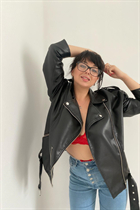 Dating a ukrainian woman galina from chernivtsi with Black hair age 28 photo-2