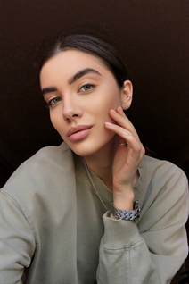Single ukrainian girl julia from kiev with Dark Brown hair age 27