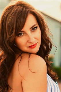 Date Ukrainian women marina from kherson with Light Brown hair age 45