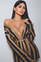 Dame ukrainienne yuliya de kiev avec Noirs cheveux, âge 30