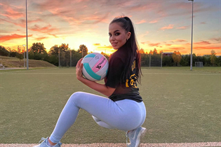 Date fille ukrainienne louise de kiev avec Noirs cheveux, âge 28 photo-30